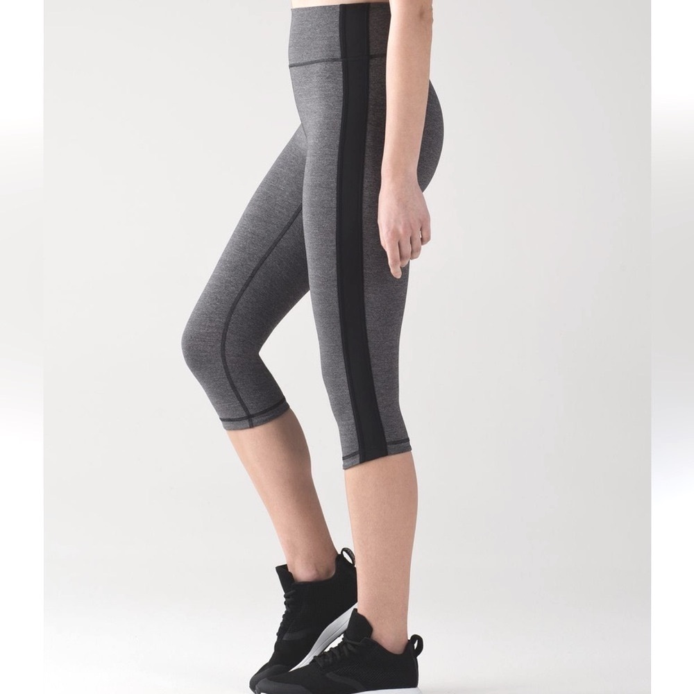 Lululemon Like New Squad Goals Crop 17" in Heathered Black Size 4
